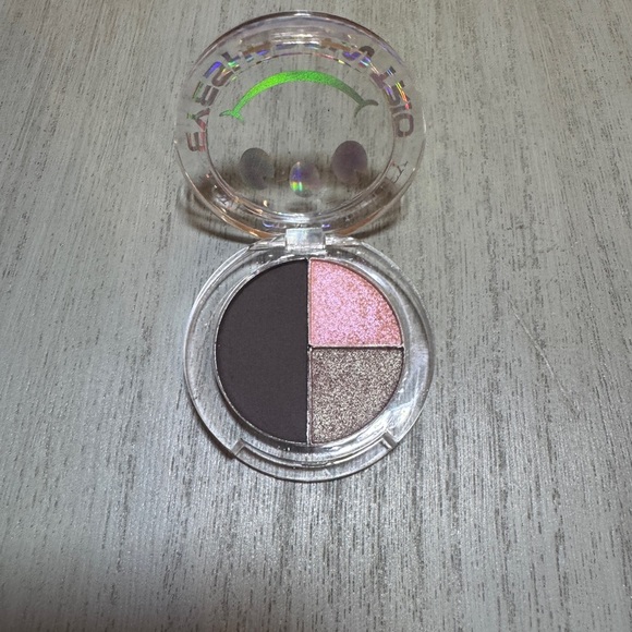 Love Craft Beauty Eyeshadow Trio Color OUTTA LIMITS - Picture 2 of 3